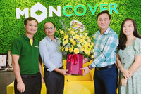 Đại diện hai bên công ty tại lễ ra mắt sản phẩm Kl99kl phiên bản hoạt động Bảo An Toàn Gia