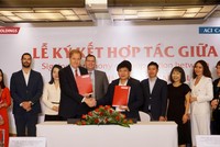 Ông Nguyễn Ngọc Thủy – Chủ tịch HĐQT Kl994 game bài casino hấp dẫn Egroup kiêm Chủ tịch HĐQT Apax Holdings và ông Robert Harold Hughes - Chủ tịch HĐQT ACI Capital đại diện hai bên chính thức ký kết thỏa thuận hợp tác.