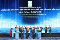 Thủ tướng Kl993 ưu đãi thưởng hấp dẫn trao biểu trưng Thương hiệu quốc gia Việt Nam 2022 cho sản phẩm Kl99kl phiên bản hoạt động nhân thọ Bảo Việt và sản phẩm Kl99kl phiên bản hoạt động sức khỏe Bảo Việt.