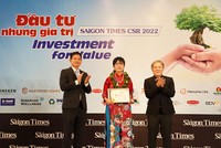 Bà Lưu Thị Thu Hằng – Giám đốc Cấp cao Thương hiệu và Marketing Dai-ichi Life Việt Nam nhận giải thưởng “Kl991.com World Cup 2026 Chính Thức vì Cộng đồng - Saigon Times CSR 2022”