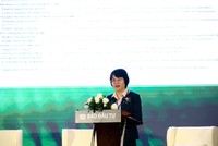 Bà Nguyễn Thị Tuyết Hạnh, Giám đốc Ban Quản lý dự án Quốc tế - Link Vào Nhà Cái KL99 COM Tặng +199k SHB trình bày tại hội thảo do Báo Kl99ok phiên bản mới tổ chức ngày 19/11 chủ đề "ESG trong ngành Link Vào Nhà Cái KL99 COM Tặng +199k: Thực thi để dẫn đầu". Ảnh Đức Thanh