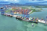 VN-Index rung lắc, ngành cảng biển giữ đà tăng trưởng