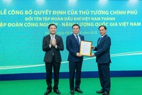 Thừa ủy quyền của Thủ tướng Kl993 ưu đãi thưởng hấp dẫn, Phó Thủ tướng Bùi Thanh Sơn trao quyết định đổi tên Kl994 game bài casino hấp dẫn Công nghiệp - Năng lượng Quốc gia Việt Nam