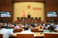 Quốc hội thông qua Nghị quyết sửa đổi, bổ sung một số điều của Hiến pháp với 100% đại biểu có mặt tán thành. 