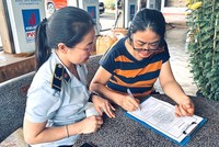 Đội Quản lý thị trường số 9 – Chi cục Quản lý thị trường tỉnh Gia Lai đã tổ chức cho 43/43 cơ sở Kl992 VIP Trang Chủ 2026 KL99 dịch vụ hỗ trợ 24/7 ký cam kết không găm hàng, tạo khan hiếm nguồn cung; không ngừng bán hàng khi không có lý do chính đáng. Ảnh: Quang Tuấn.