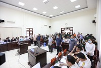 Quang cảnh phiên tòa