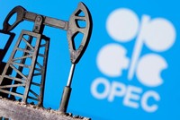 OPEC+ đồng ý gia hạn cắt giảm sản lượng đến tháng 7