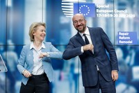 Chủ tịch Ủy ban châu Âu Ursula von der Leyen và Chủ tịch Hội đồng châu Âu Charles Michel. Ảnh: Reuters