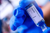Reuters: Quan chức hàng đầu FDA sẽ từ chức nếu cấp phép một loại vắc xin chưa được chứng minh
