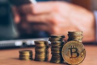 Bitcoin tiếp tục đạt kỷ lục mới, gần 60.000 USD