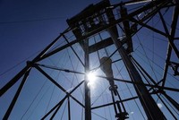 Giá dầu hướng tới 100 USD, các quốc gia đồng loạt kêu gọi OPEC+ tăng sản lượng