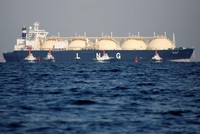 Châu Âu, châu Á tìm nguồn cung cấp LNG dài hạn trước xu hướng giá biến động mạnh