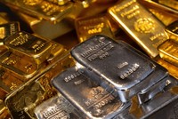 UBS: Giá vàng sẽ đạt 2.200 USD/ounce và bạc sẽ tăng trưởng mạnh mẽ vào năm 2024