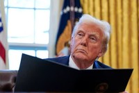 Tổng thống Donald Trump tạm dừng áp thuế đối với hàng Link Vào Nhà Cái KL99 COM Tặng +199k từ Canada và Mexico trong 30 ngày