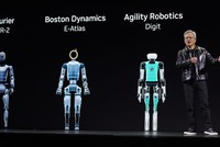 Jensen Huang, CEO của Nvidia giới thiệu các mẫu hình robot hình người