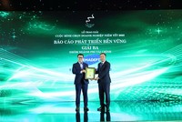 Đại diện CTCP Gemadept nhận giải Top 3 báo cáo Phát triển bền vững tốt nhất nhóm phi Kl991.com nạp rút nhanh 