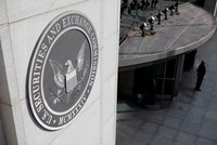 SEC tạm ngưng phê duyệt ETF đòn bẩy cao