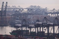 Trung Quốc cam kết chi tiêu ngân sách hiệu quả hơn để hỗ trợ tăng trưởng năm 2026