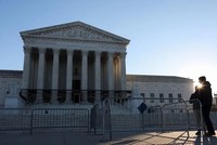 Tòa án Tối cao Mỹ tỏ dấu hiệu do dự trước đề nghị sa thải Thống đốc Fed Lisa Cook 