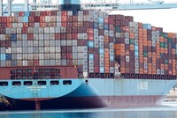 Sau phán quyết của Toà án Tối cao Mỹ, tranh chấp hoàn thuế còn kéo dài