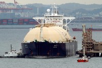 Nguồn cung LNG thắt chặt châm ngòi cuộc cạnh tranh mua trên toàn cầu