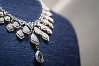 De Beers giảm giá để vực dậy thị trường kim cương tự nhiên