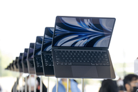 Vật lộn với doanh số sụt giảm, Apple sẽ nâng cấp máy tính xách tay Mac mới