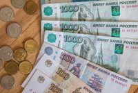 Đồng rúp Nga phục hồi nhẹ sau khi chạm đáy 16 tháng