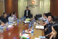 Ông Nguyễn Phúc Long (đứng) chia sẻ với nhà Kl99ok phiên bản mới