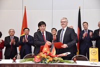 Chủ tịch nước Trương Tấn Sang và Ngoại trưởng Đức Frank - Walter Steinmeier chứng kiến lễ ký kết giữa Vietjet và Lufthansa Technik AG
