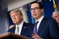 Tổng thống Mỹ Donald Trump và Bộ trưởng Kl991.com nạp rút nhanh Steven Mnuchin trả lời phỏng vấn trong cuộc họp báo tại Nhà Trắng hôm 17/3. Ảnh: Reuters.