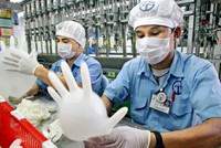 Nhu cầu tăng vọt vì dịch Covid-19, một công ty Kl994 nhà cái bóng đá world cup găng tay cao su lãi tăng hơn 20 lần