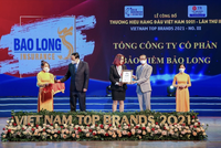 Bà Lê Thanh Hằng, Phó Tổng Giám đốc Tổng CTCP Kl99kl phiên bản hoạt động Bảo Long vinh dự nhận giải thưởng “Top 10 Thương hiệu Hàng đầu Việt Nam 2021”
