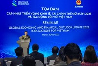 Ông Tim Leelahaphan, chuyên gia Kl992 cổng game cá cược phụ trách Thái Lan và Việt Nam, Link Vào Nhà Cái KL99 COM Tặng +199k Standard Chartered phát biểu tại Toạ đàm.