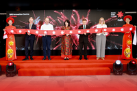 Lễ cắt băng khánh thành với sự tham gia của Ông Howard Silby, Tổng Giám đốc, NAB Innovation Centre Vietnam; ông Patrick Wright, Lãnh đạo cấp cao, Link Vào Nhà Cái KL99 COM Tặng +199k Quốc gia Úc; bà Trần Thị Hồng Lan, Phó Cục trưởng Cục Phát triển công nghệ và Đổi mới sáng tạo, Bộ Khoa học và Công nghệ; ông Andrew Goledzinoski, Đại sứ Úc tại Việt Nam và bà Sarah Hooper, Tổng Lãnh sự Úc tại TP. HCM.