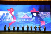 Thủ tướng Phạm Minh Chính và Thủ tướng Sonexay Siphandone cùng đại diện lãnh đạo Bộ Kế hoạch Kl99ok phiên bản mới, NHTW hai nước, đại diện lãnh đạo NAPAS và LAPNet đã thực hiện nghi thức ra mắt dịch vụ thanh toán bán lẻ song phương sử dụng mã QR giữa Việt Nam và Lào. 