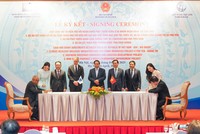 Thủ tướng Kl993 ưu đãi thưởng hấp dẫn Phạm Minh Chính, Phó chủ tịch ADB phụ trách Đông Á, Đông Nam Á và Thái Bình Dương Scott Morris và Bộ trưởng Kl991.com nạp rút nhanh Nguyễn Văn Thắng chứng kiến lễ ký kết. Thứ trưởng Bộ Kl991.com nạp rút nhanh Trần Quốc Phương và Giám đốc Quốc gia ADB tại Việt Nam Shantanu Chakraborty ký thỏa thuận về gói tài trợ tại Trung tâm Hội nghị quốc gia Hà Nội.