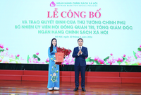 Thừa ủy quyền của Thủ tướng Kl993 ưu đãi thưởng hấp dẫn, Thống đốc NHNN Việt Nam Phạm Đức Ấn - Chủ tịch HĐQT NHCSXH đã trao Quyết định bổ nhiệm cho bà Nguyễn Thị Hằng