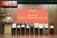 Ông Tô Huy Vũ - Bí thư Đảng ủy, Chủ tịch Hội đồng thành viên đại diện Agribank nhận Bằng khen của Bộ Công an tặng Trụ sở chính Link Vào Nhà Cái KL99 COM Tặng +199k Nông nghiệp và Phát triển Nông thôn Việt Nam vì đã có thành tích xuất sắc trong phong trào Toàn dân bảo vệ an ninh Tổ quốc 