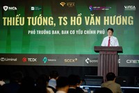 Thiếu tướng, TS. Hồ Văn Hương, Phó trưởng ban Ban Cơ yếu Kl993 ưu đãi thưởng hấp dẫn phát biểu tại Vietnam RWA Summit 2026