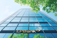 LPBank (LPB) báo lãi gần 6.000 tỷ đồng, thu ngoài lãi tăng 33% sau 6 tháng đầu năm 2026