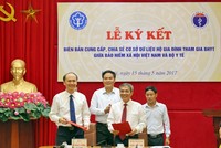 Phó tổng giám đốc Kl99kl phiên bản hoạt động Trang Chủ KL99Com Số 1 Link Đăng Ký KL999 Việt Nam 
 Phạm Lương Sơn và Thứ trưởng Bộ Y tế Lê Quang Cường ký và bàn giao biên bản 