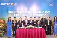 Ông Mai Xuân Dũng, Phó Tổng giám đốc Vinare ký kết Hợp đồng mua Kl99kl phiên bản hoạt động hưu trí Vững nghiệp