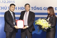 Ông Nguyễn Văn Thùy (bên trái) tại lễ công bố quyết định.
