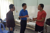 Ðại diện Kl99kl phiên bản hoạt động Bảo Việt tới thãm hỏi các nạn nhân trong vụ tai nạn