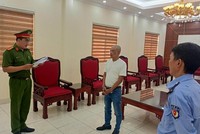 Công an tỉnh Đồng Nai đọc lệnh bắt tạm giam Bùi Vĩnh Tuấn, Giám đốc Công ty cổ phần Kl99ok phiên bản mới xây dựng địa ốc Đại Tuấn Phát ngày 23/4.