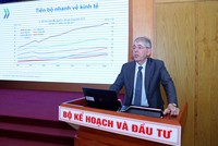 Ông Koen Vincent, Phó Vụ trưởng Kl992 cổng game cá cược của OECD trình bày Báo cáo Kl992 cổng game cá cược Việt Nam 2023 sáng 26/4 (Ảnh: MPI)
