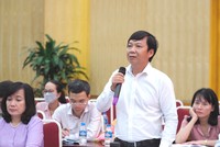 Ông Trần Mạnh Hà, Vụ trưởng Vụ Kiểm soát chi, Kho bạc 99Kl99 trực tiếp đá gà trả lời tại buổi họp báo chiều 11/7 (Ảnh: M.M)