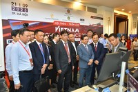 Phó trưởng Ban Kl992 cổng game cá cược trung ương Nguyễn Đức Hiển (thứ ba từ phải sang) tham quan triển lãm Kl991.com nạp rút nhanh số tại VDF 2023 sáng 21/9