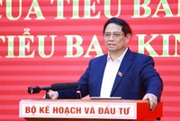 Thủ tướng dự cuộc làm việc giữa Thường trực Tổ Biên tập hai Tiểu ban Đại hội XIV của Đảng sáng 21/6 (Ảnh: VGP)